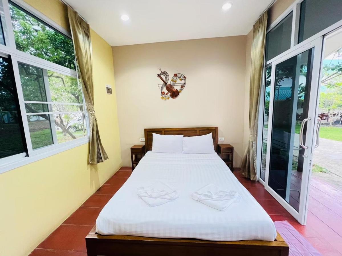 Baan Suan Khun Yaiy Hotel Ban Wang Takhrai Exterior foto